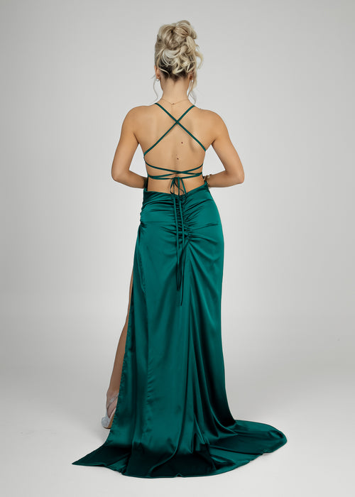Women's emerald green satin gown with crew neckline and thigh slit with bodycon con fit. 
